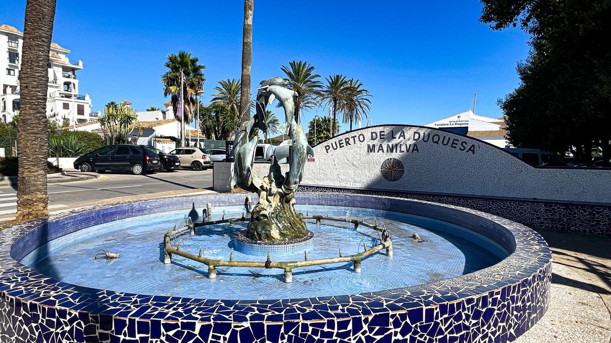 2 Bed Apartment for sale in La Duquesa Costa Del Sol, Málaga, Spain