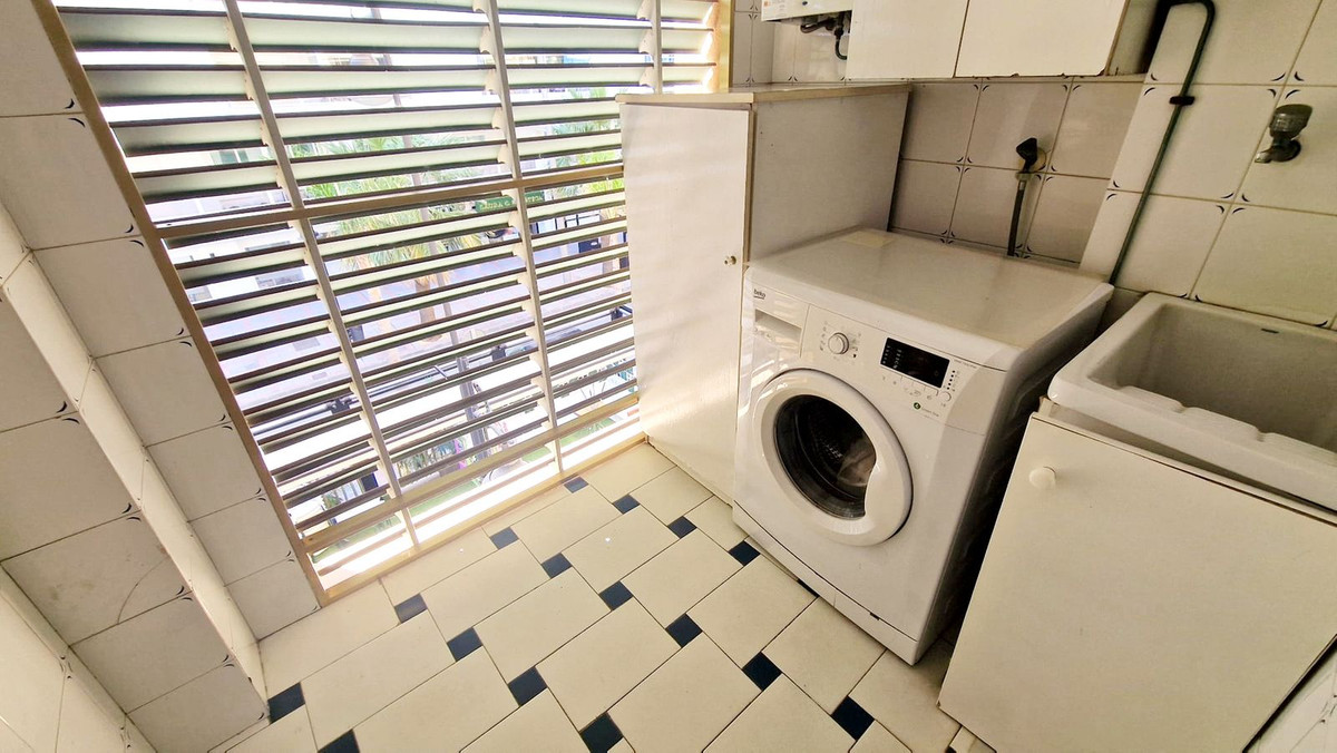 3 Bed Apartment for sale in Fuengirola Costa Del Sol, Málaga, Spain