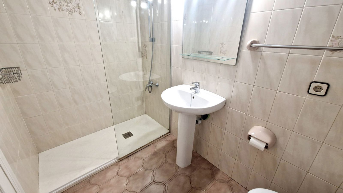 3 Bed Apartment for sale in Fuengirola Costa Del Sol, Málaga, Spain