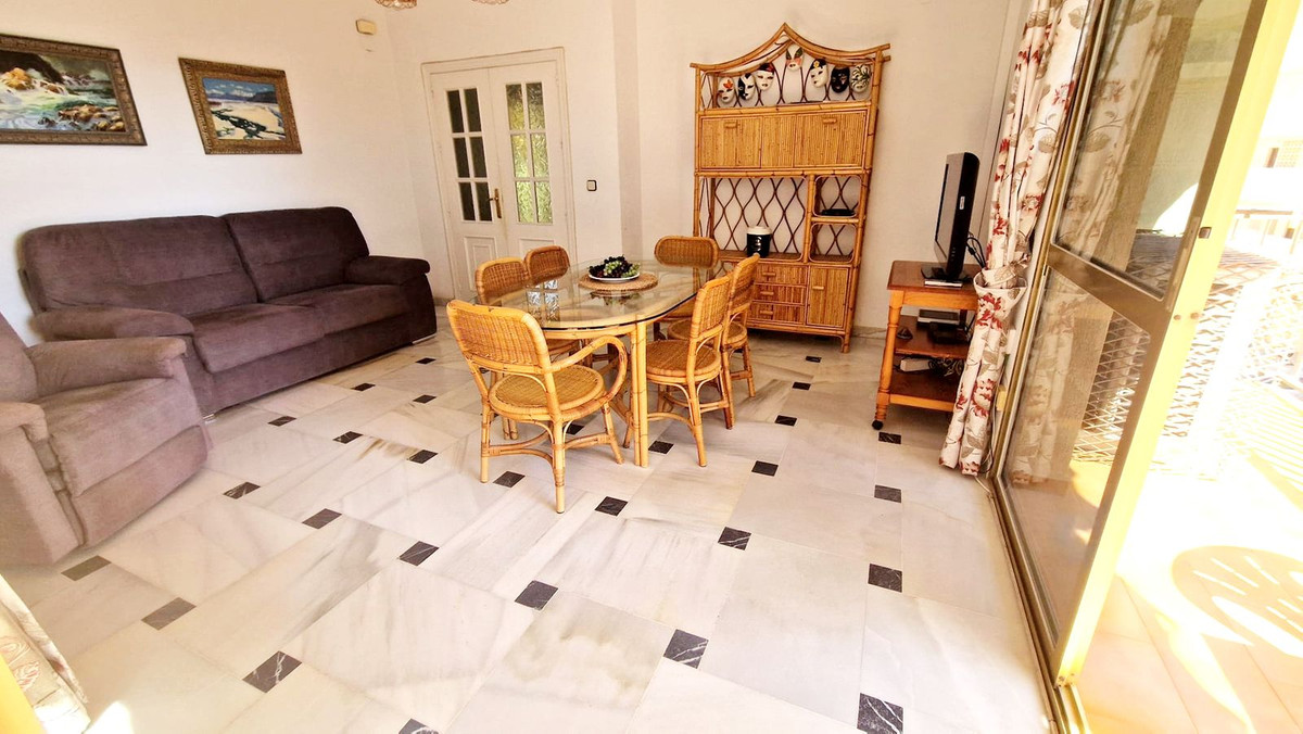 3 Bed Apartment for sale in Fuengirola Costa Del Sol, Málaga, Spain