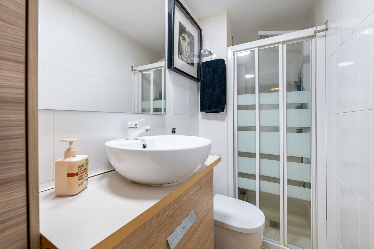 Se vende Apartamento en Planta Última de 3 dormitorios en Costa Del Sol, Málaga, España
