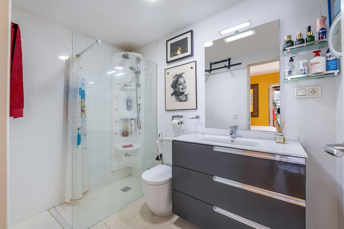 Se vende Apartamento en Planta Última de 3 dormitorios en Costa Del Sol, Málaga, España