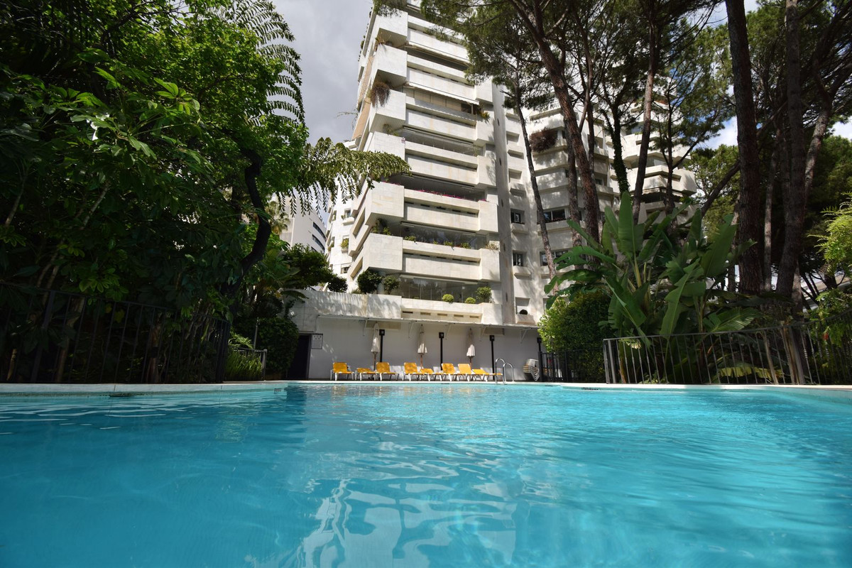 2 Bed Apartment for sale in The Golden Mile Costa Del Sol, Málaga, Spain