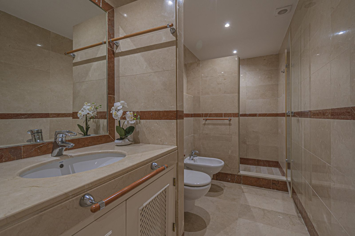 2 Bed Apartment for sale in The Golden Mile Costa Del Sol, Málaga, Spain