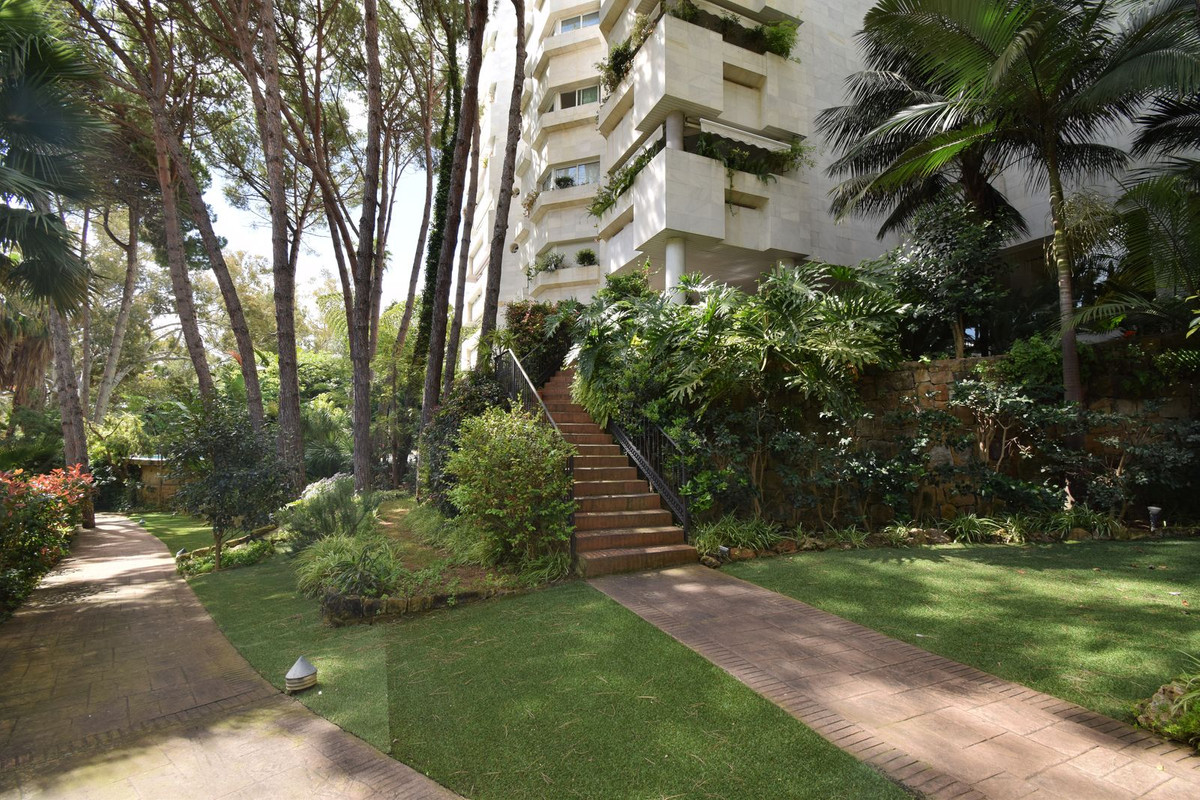 2 Bed Apartment for sale in The Golden Mile Costa Del Sol, Málaga, Spain