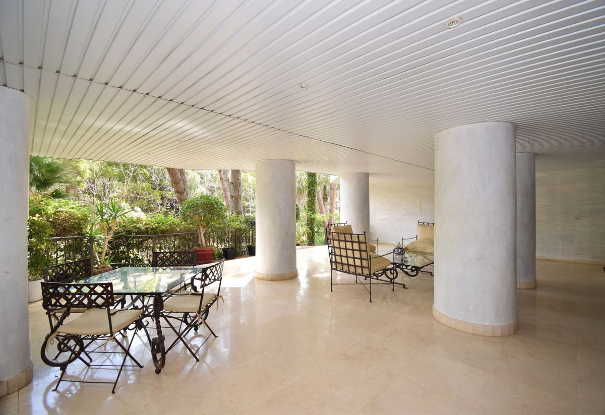 2 Bed Apartment for sale in The Golden Mile Costa Del Sol, Málaga, Spain