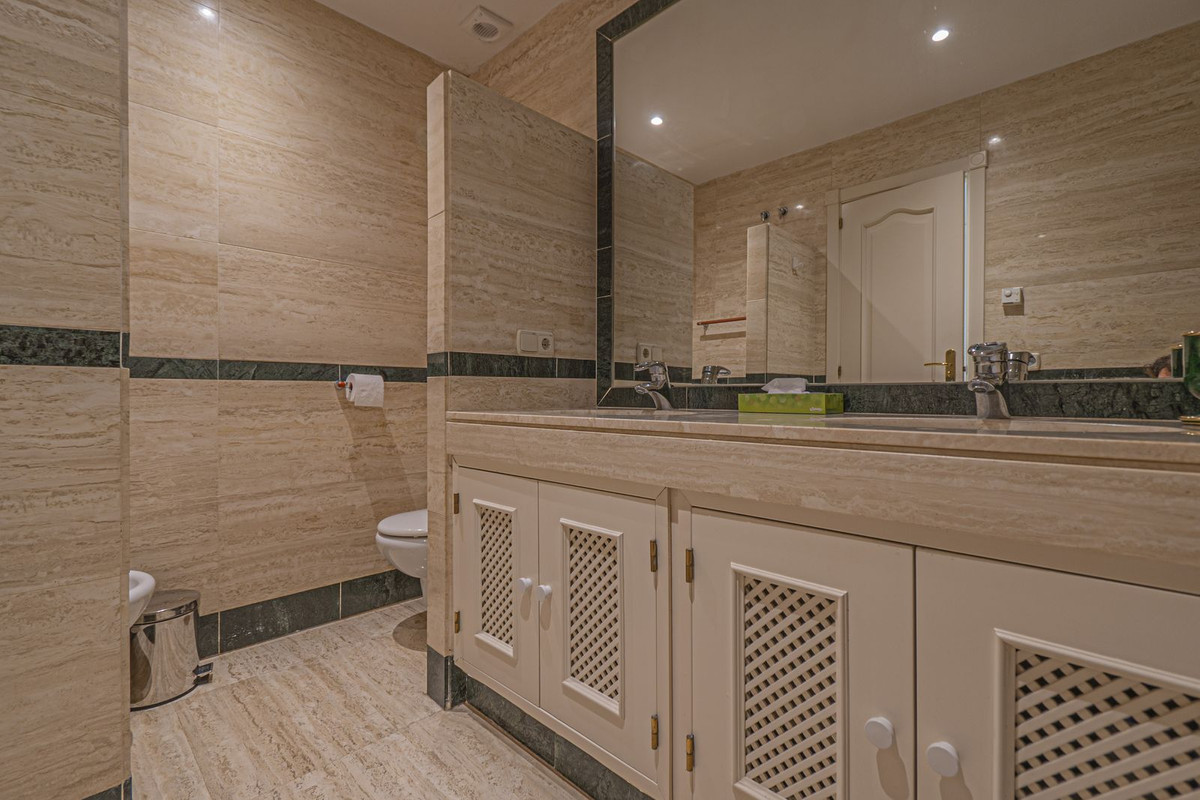 2 Bed Apartment for sale in The Golden Mile Costa Del Sol, Málaga, Spain