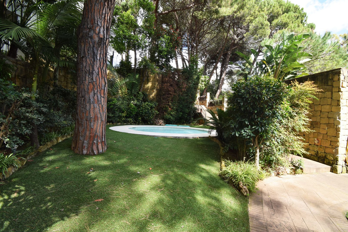 2 Bed Apartment for sale in The Golden Mile Costa Del Sol, Málaga, Spain