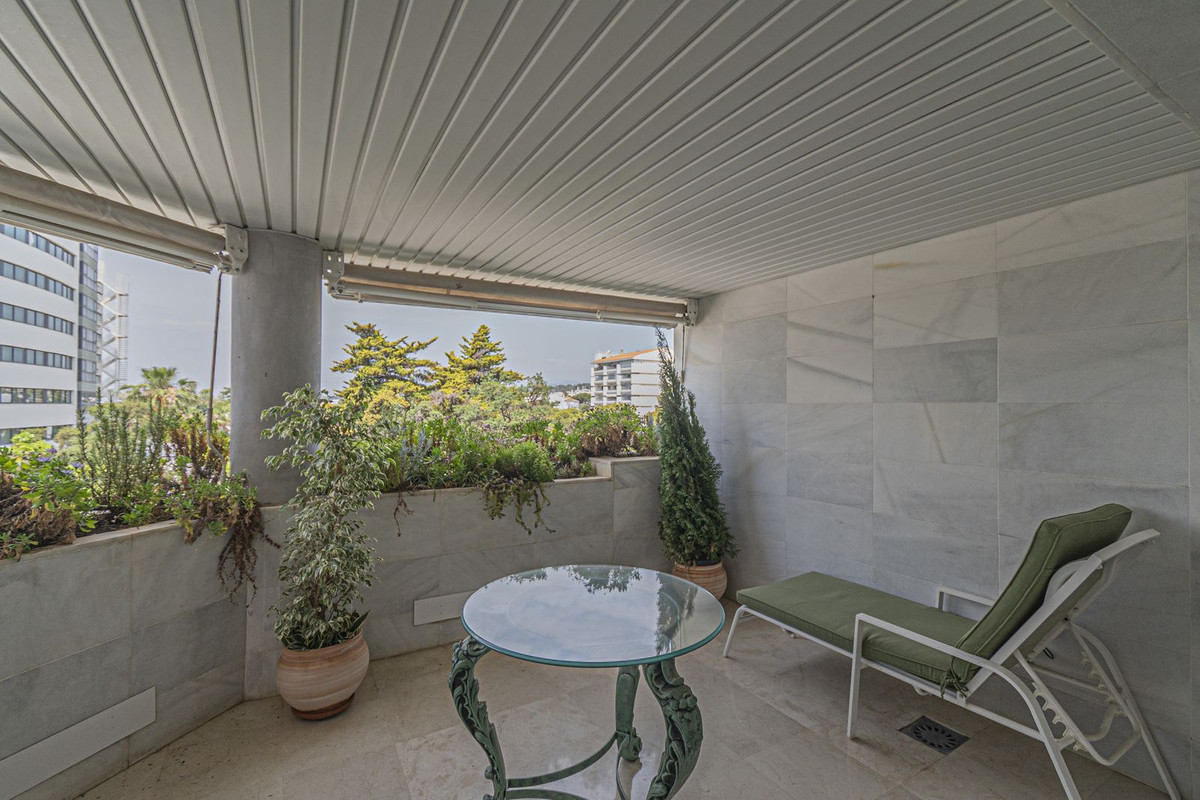 2 Bed Apartment for sale in The Golden Mile Costa Del Sol, Málaga, Spain