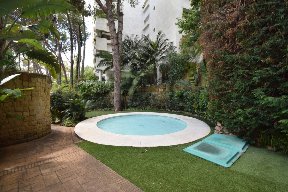 2 Bed Apartment for sale in The Golden Mile Costa Del Sol, Málaga, Spain