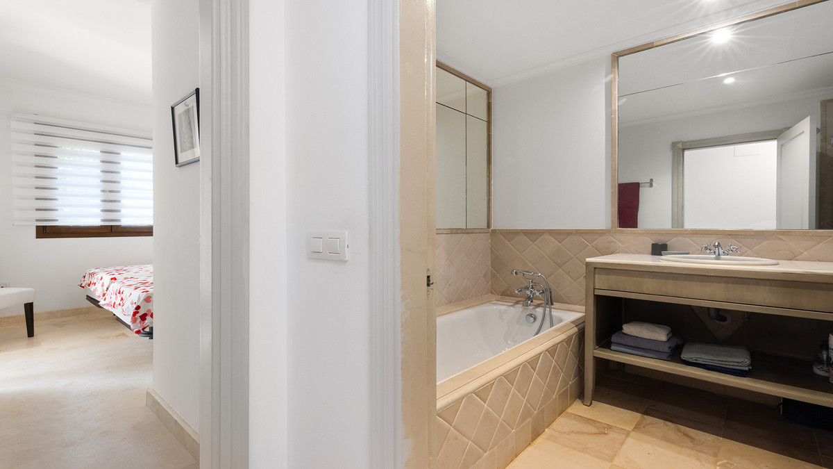 3 Bed Apartment for sale in Casares Costa Del Sol, Málaga, Spain