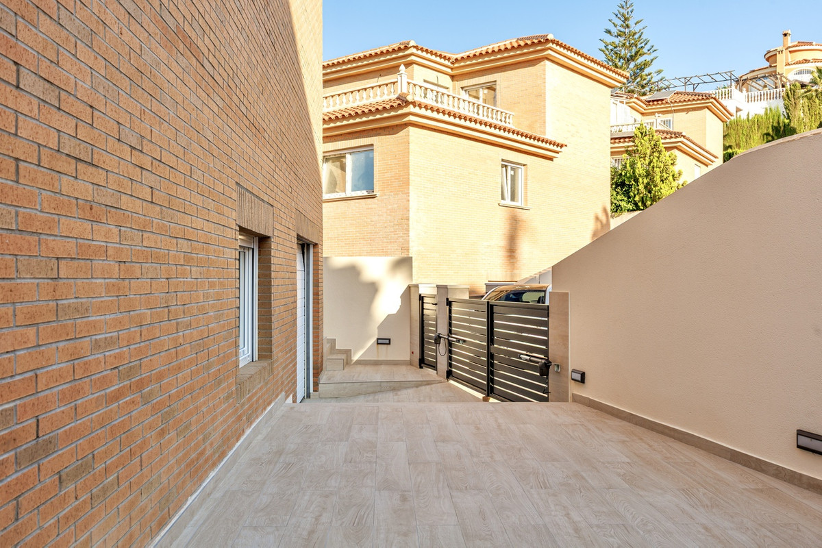 4 Bed Townhouse for sale in Rojales Costa Blanca, Alicante, Spain