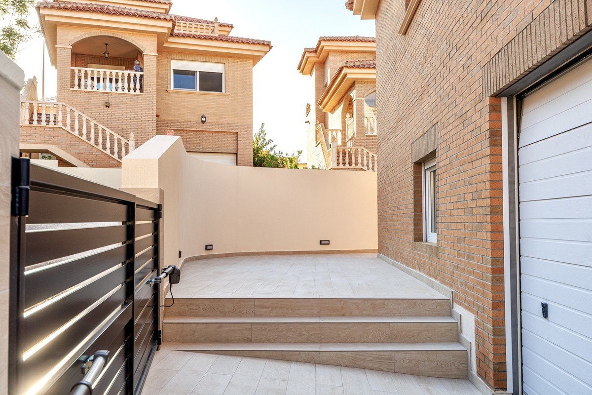 4 Bed Townhouse for sale in Rojales Costa Blanca, Alicante, Spain