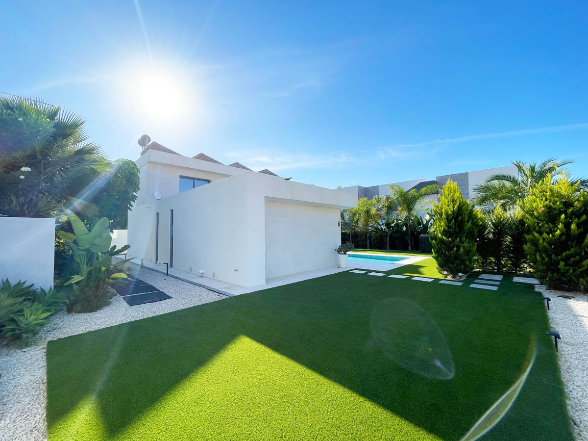 2 Bed Townhouse for sale in Calpe Costa Blanca, Alicante, Spain