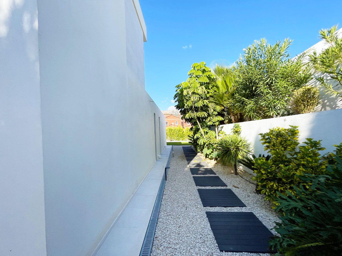2 Bed Townhouse for sale in Calpe Costa Blanca, Alicante, Spain