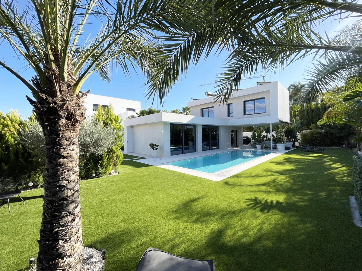 2 Bed Townhouse for sale in Calpe Costa Blanca, Alicante, Spain