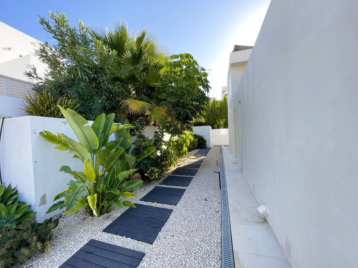 2 Bed Townhouse for sale in Calpe Costa Blanca, Alicante, Spain