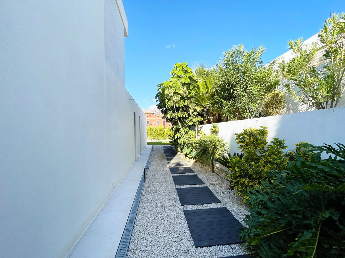 2 Bed Townhouse for sale in Calpe Costa Blanca, Alicante, Spain