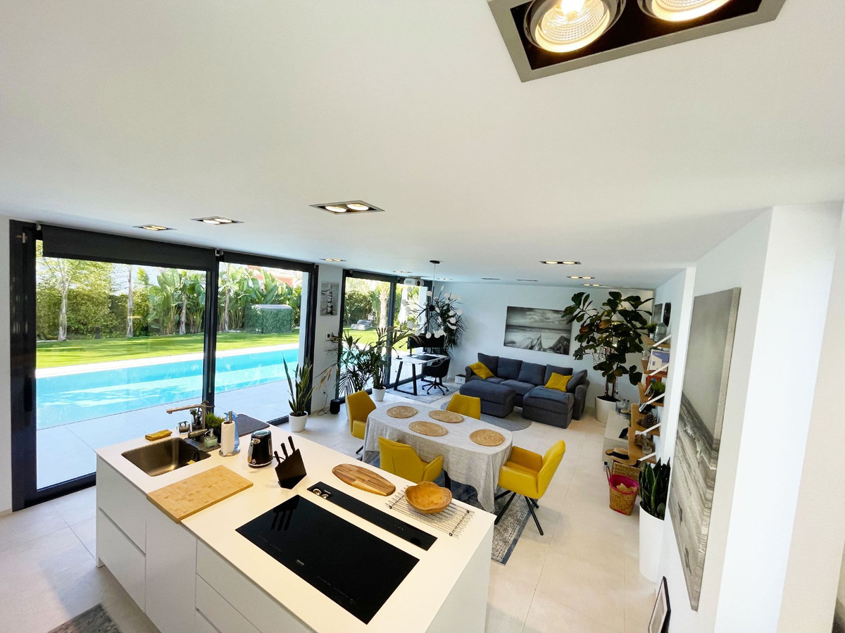 2 Bed Townhouse for sale in Calpe Costa Blanca, Alicante, Spain