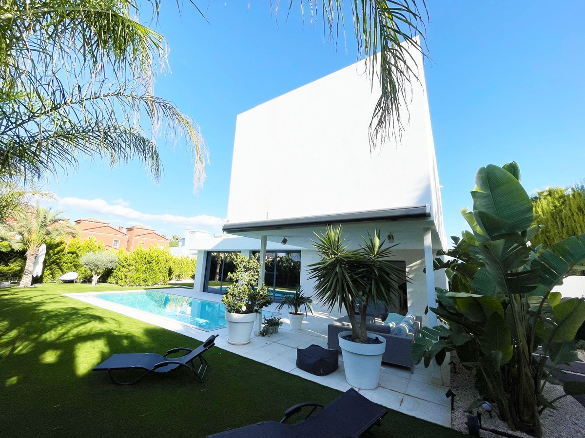 2 Bed Townhouse for sale in Calpe Costa Blanca, Alicante, Spain