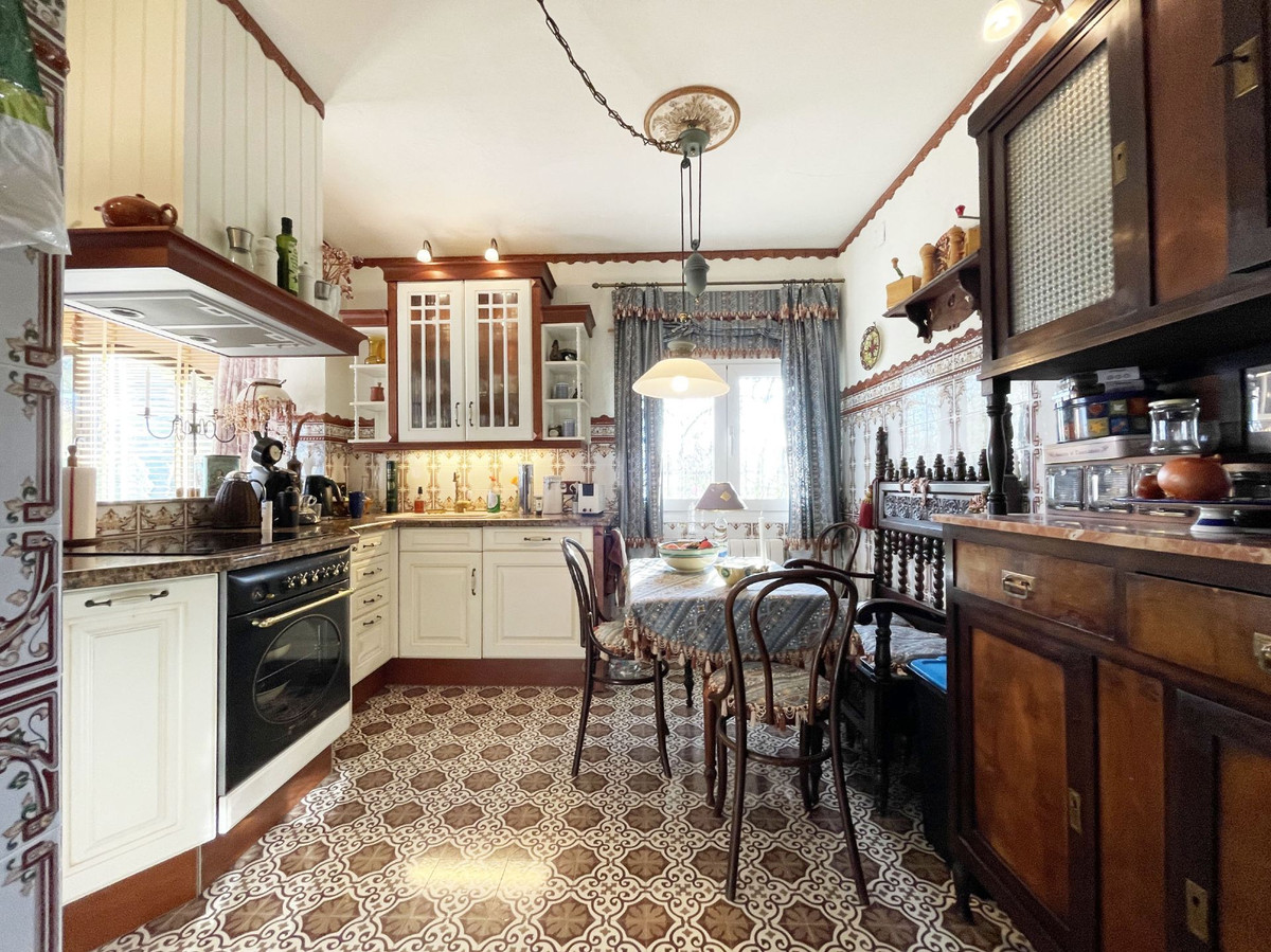 5 Bed Townhouse for sale in Calpe Costa Blanca, Alicante, Spain