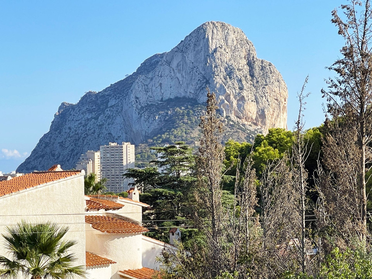 5 Bed Townhouse for sale in Calpe Costa Blanca, Alicante, Spain