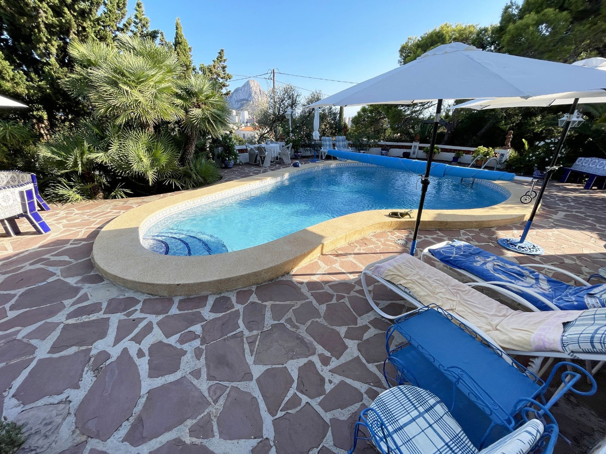 5 Bed Townhouse for sale in Calpe Costa Blanca, Alicante, Spain