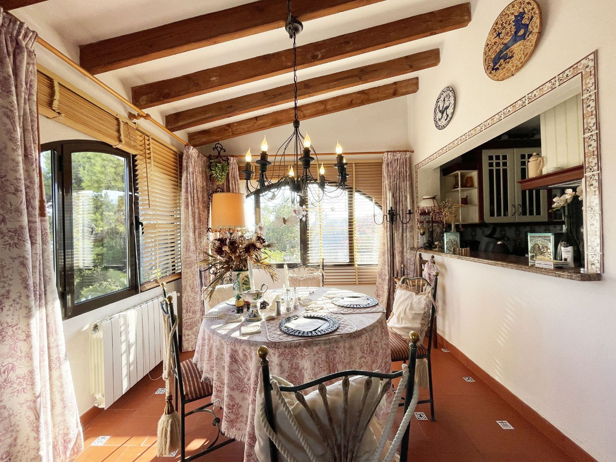 5 Bed Townhouse for sale in Calpe Costa Blanca, Alicante, Spain