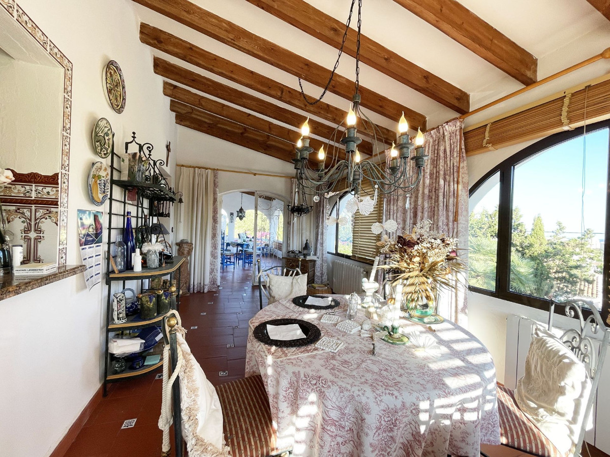 5 Bed Townhouse for sale in Calpe Costa Blanca, Alicante, Spain