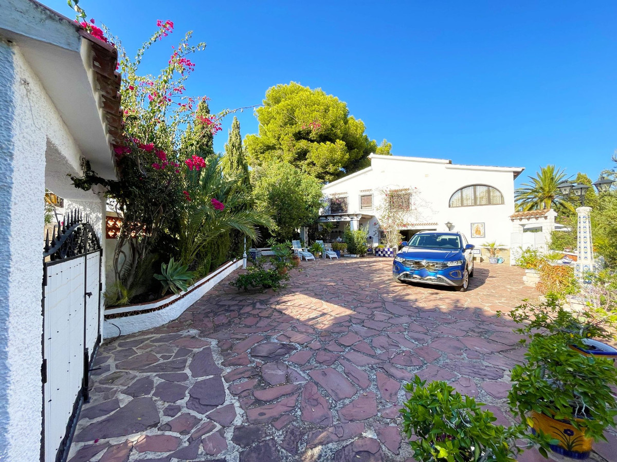 5 Bed Townhouse for sale in Calpe Costa Blanca, Alicante, Spain