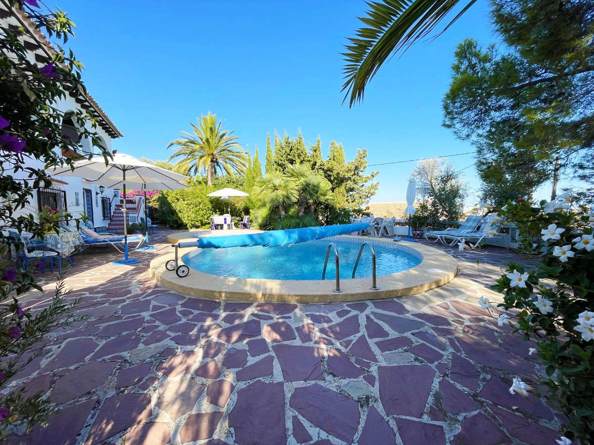 5 Bed Townhouse for sale in Calpe Costa Blanca, Alicante, Spain