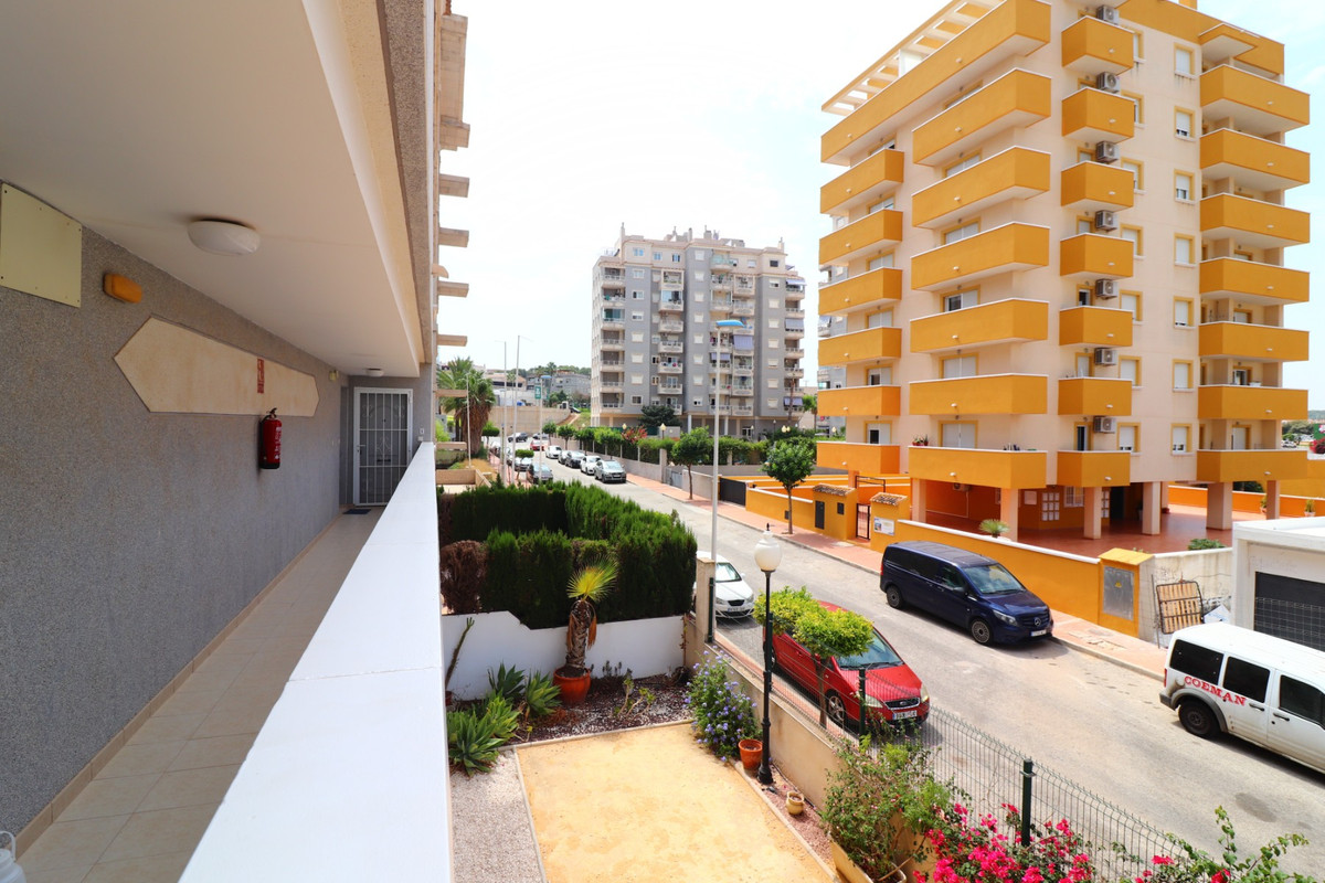 Se vende Apartamento Planta Media de 2 dormitorios en Costa Blanca, Alicante, España