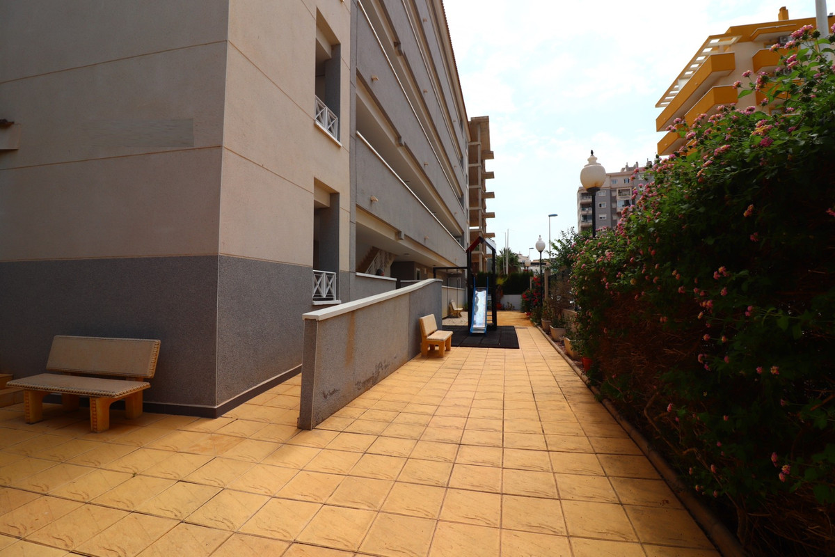 Se vende Apartamento Planta Media de 2 dormitorios en Costa Blanca, Alicante, España