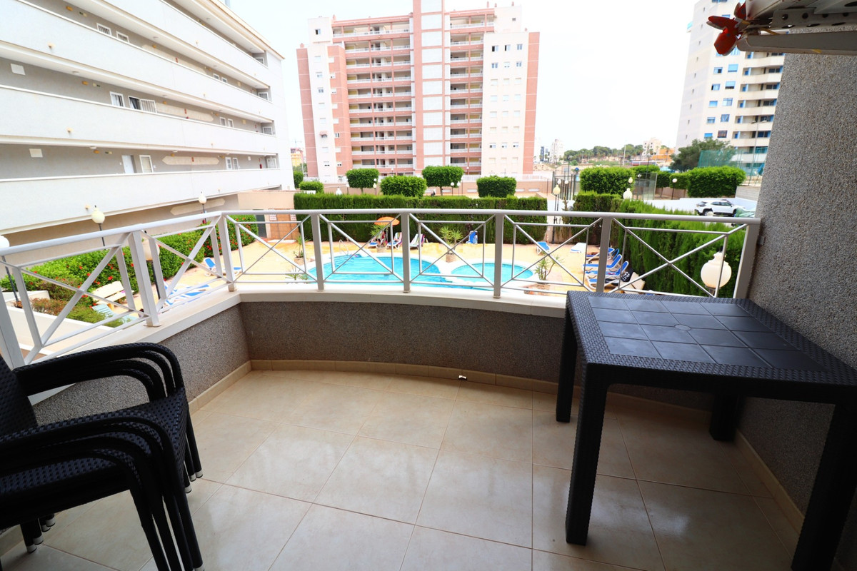 Se vende Apartamento Planta Media de 2 dormitorios en Costa Blanca, Alicante, España