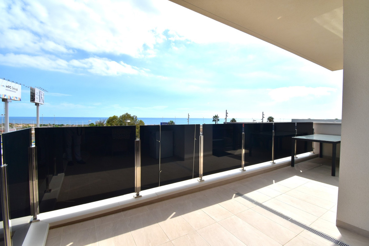 Se vende Apartamento Planta Media de 3 dormitorios en Costa Blanca, Alicante, España