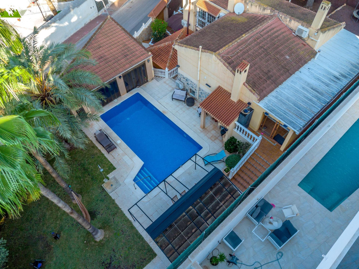 Se vende Villa - Chalet de 4 dormitorios en Costa Blanca, Alicante, España