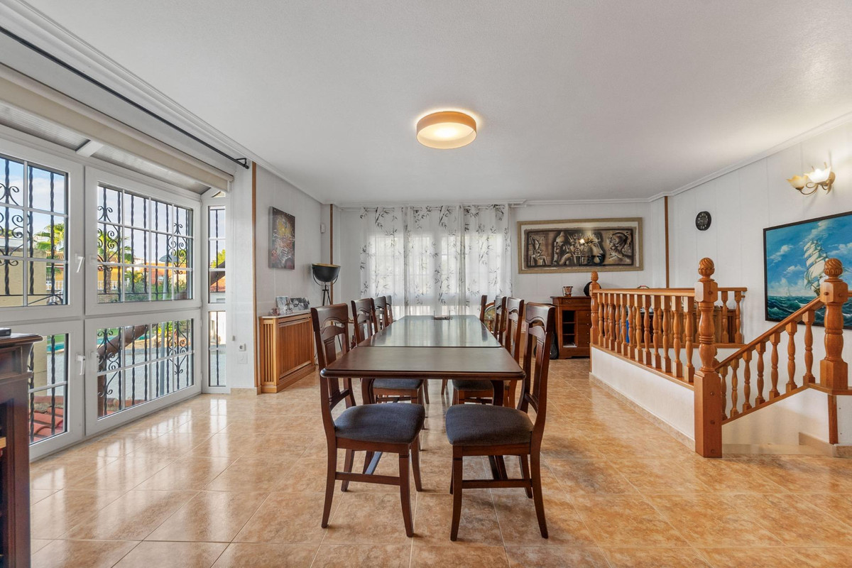 Se vende Villa - Chalet de 4 dormitorios en Costa Blanca, Alicante, España
