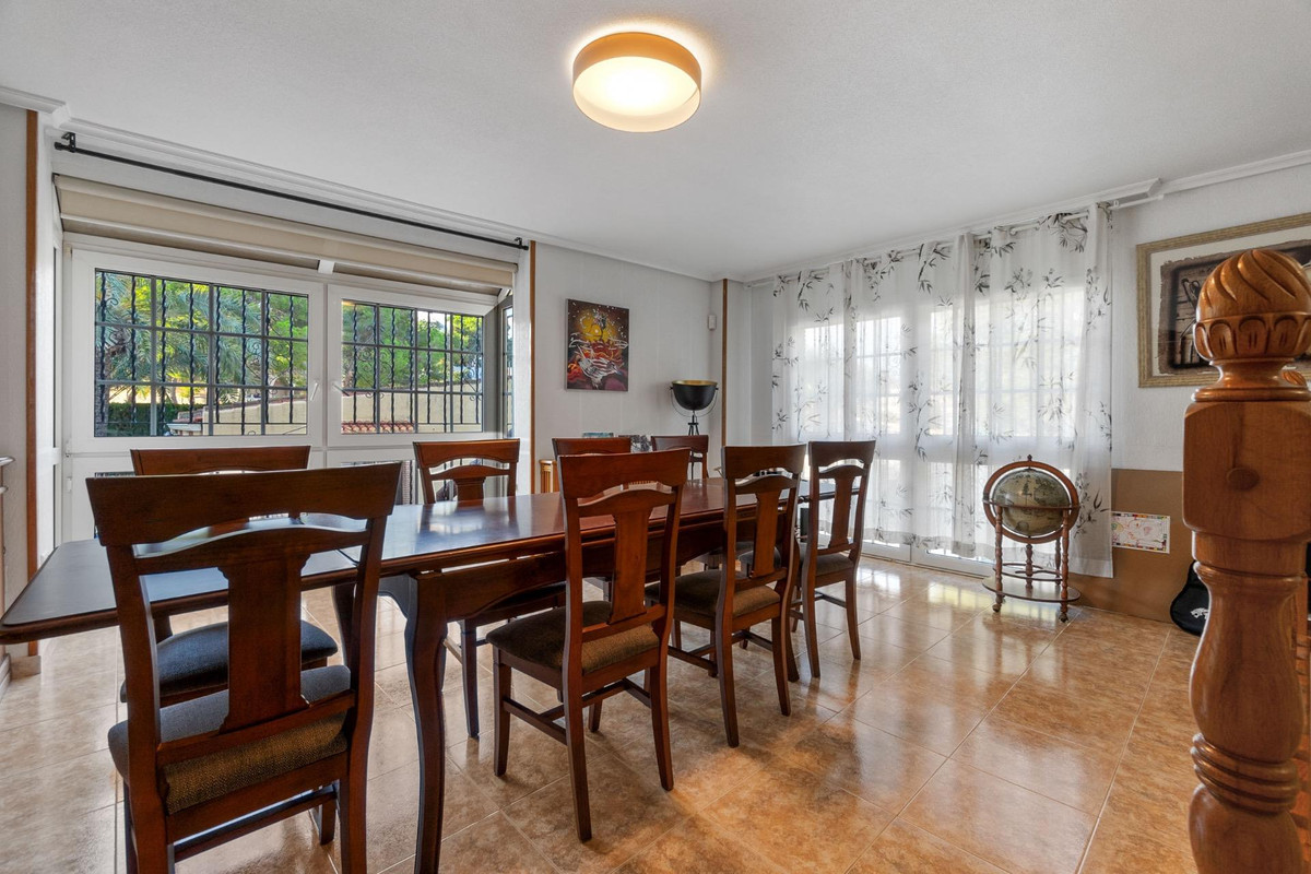 Se vende Villa - Chalet de 4 dormitorios en Costa Blanca, Alicante, España