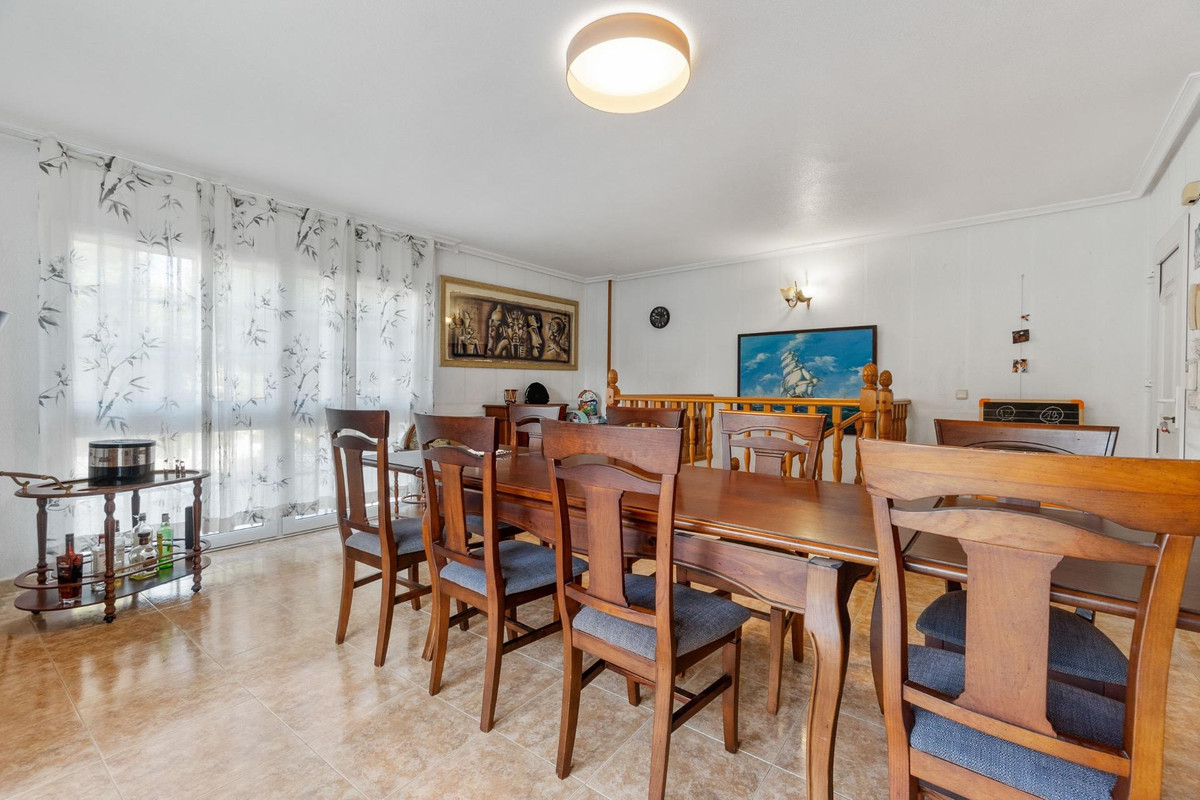 Se vende Villa - Chalet de 4 dormitorios en Costa Blanca, Alicante, España