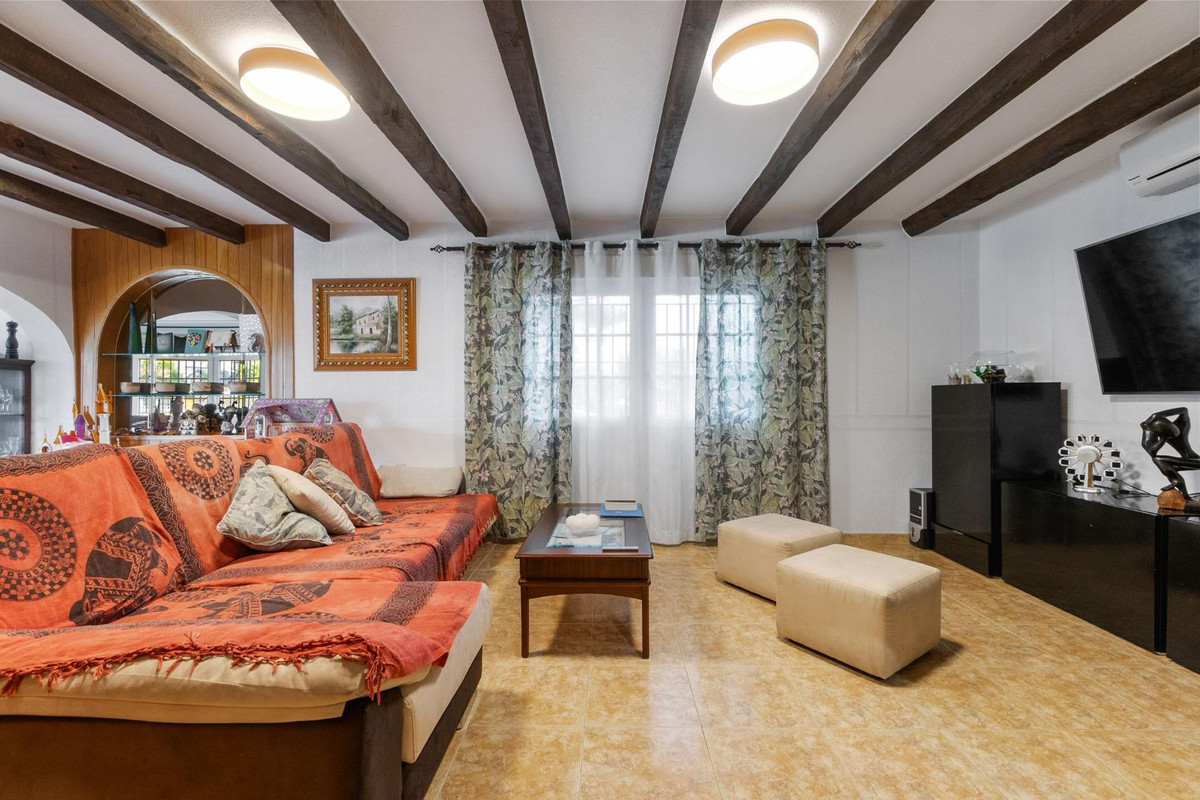 Se vende Villa - Chalet de 4 dormitorios en Costa Blanca, Alicante, España