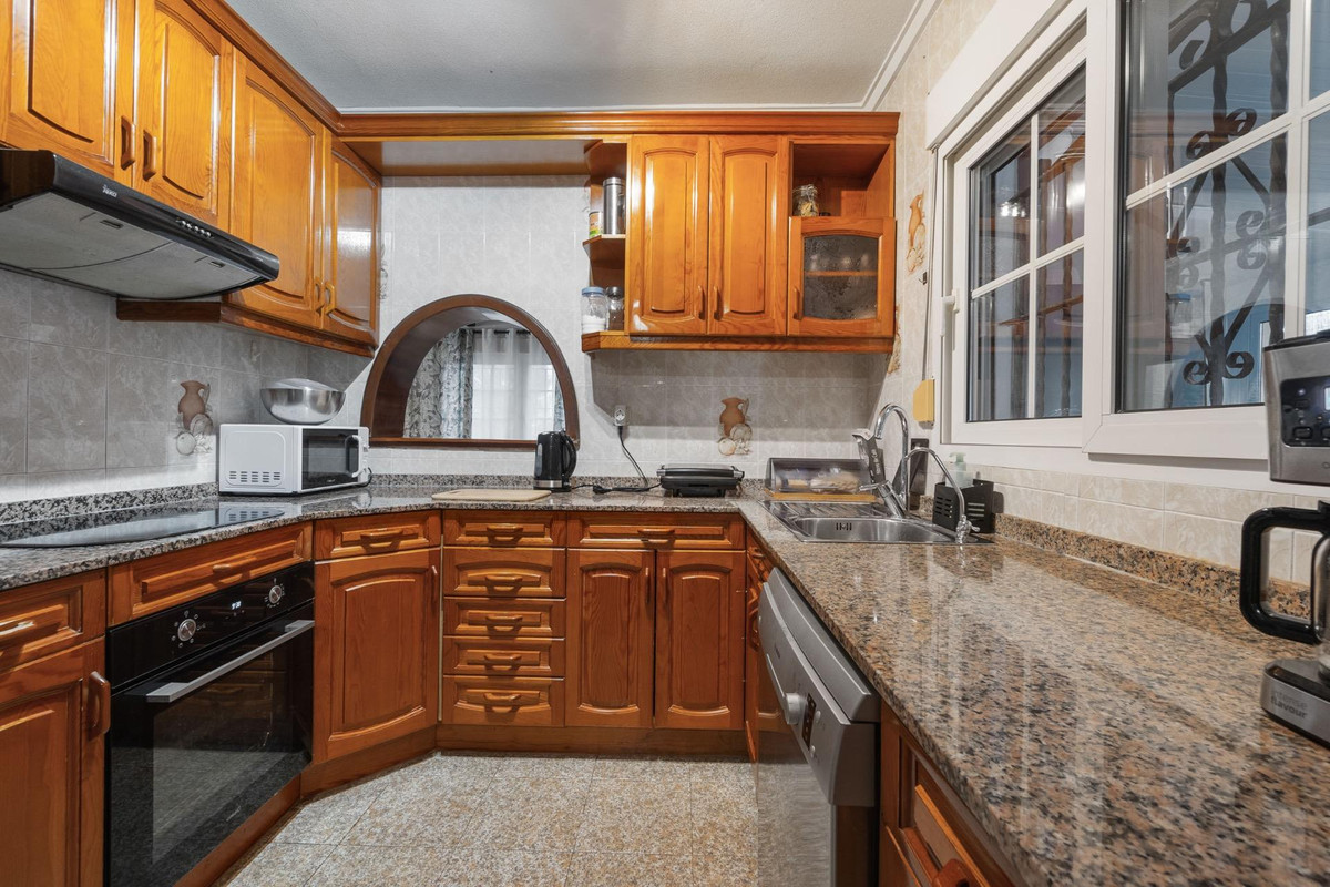 Se vende Villa - Chalet de 4 dormitorios en Costa Blanca, Alicante, España