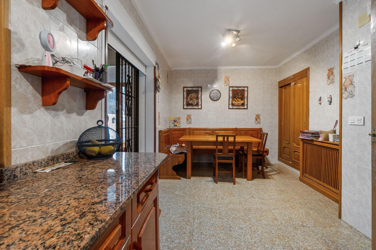 Se vende Villa - Chalet de 4 dormitorios en Costa Blanca, Alicante, España