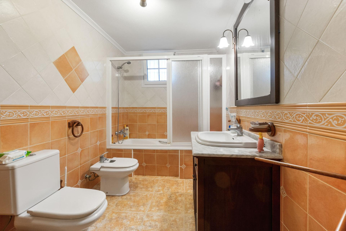 Se vende Villa - Chalet de 4 dormitorios en Costa Blanca, Alicante, España