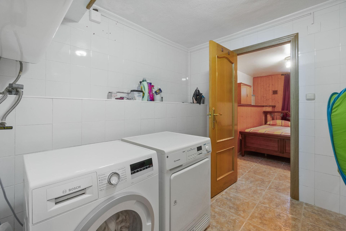 Se vende Villa - Chalet de 4 dormitorios en Costa Blanca, Alicante, España
