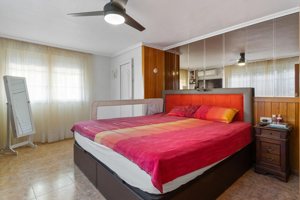 Se vende Villa - Chalet de 4 dormitorios en Costa Blanca, Alicante, España