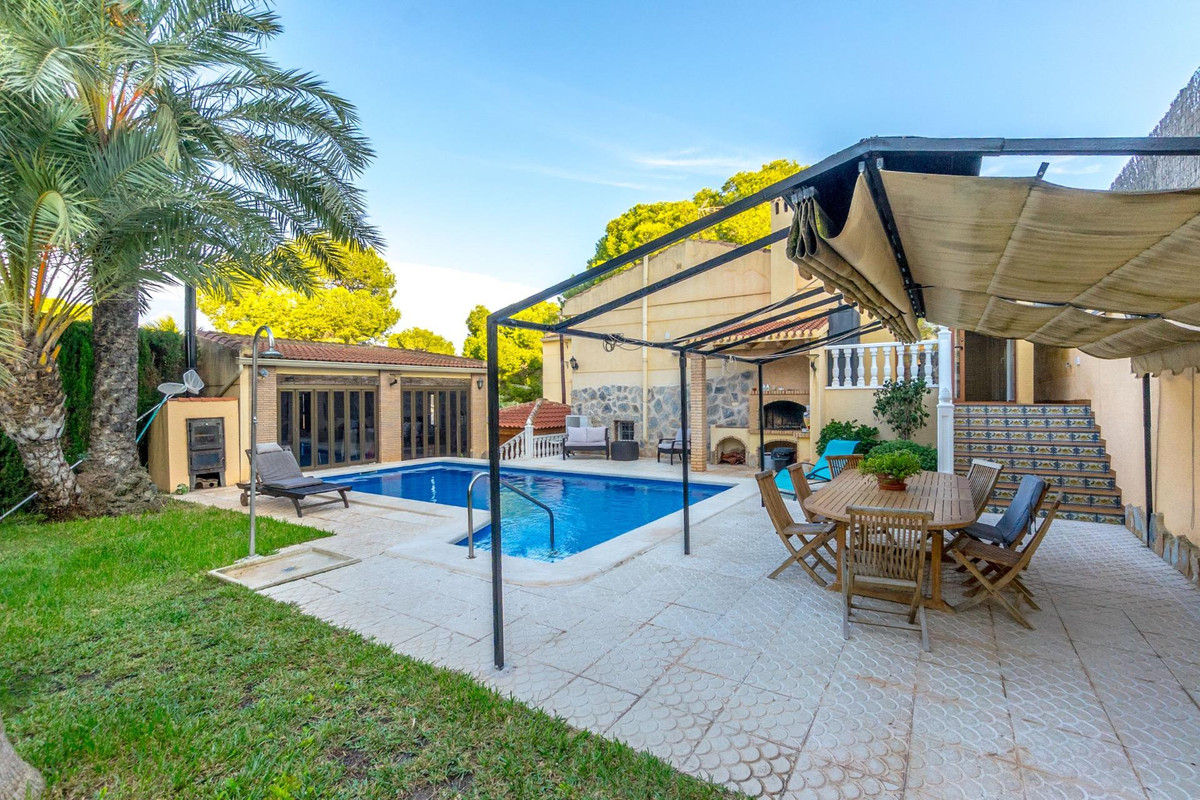Se vende Villa - Chalet de 4 dormitorios en Costa Blanca, Alicante, España