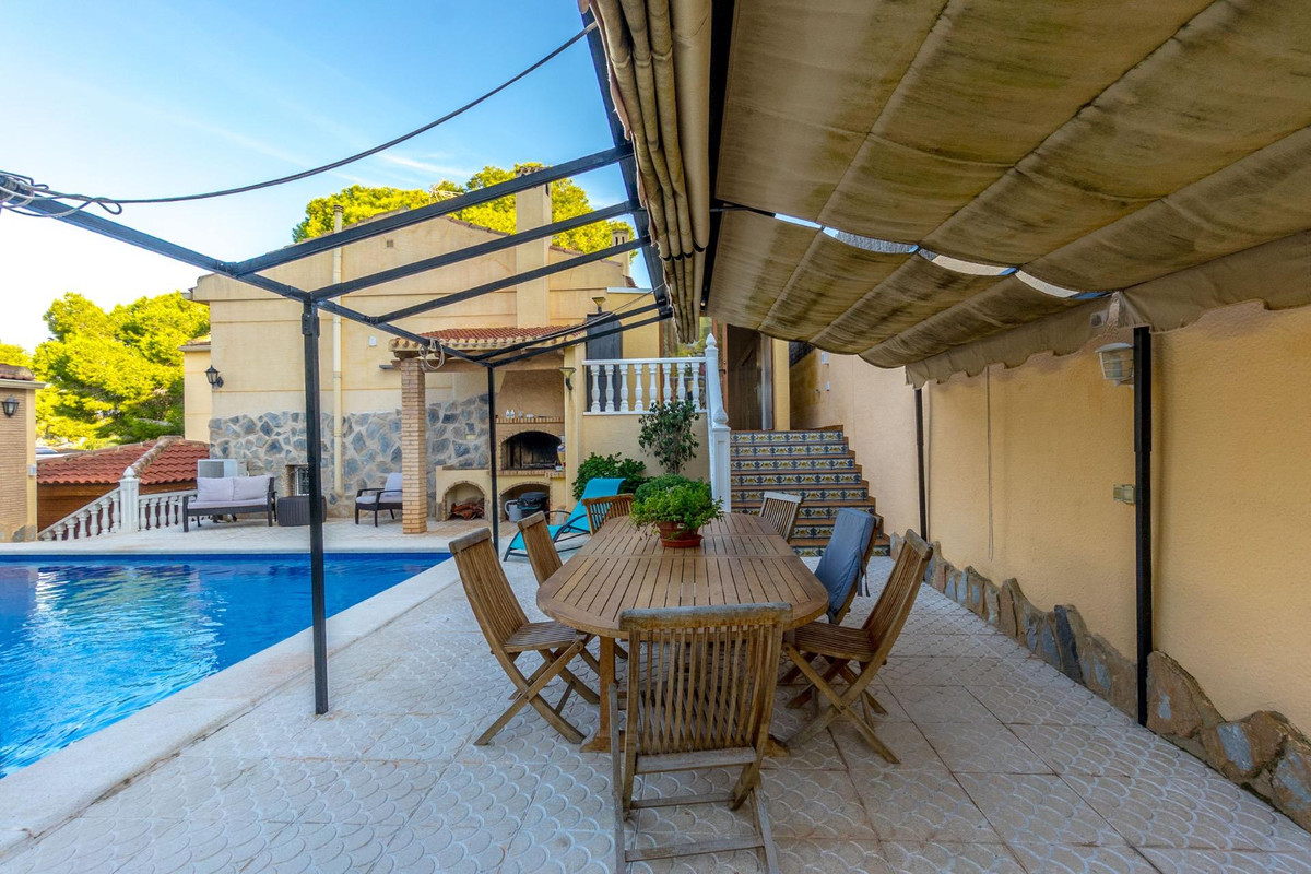 Se vende Villa - Chalet de 4 dormitorios en Costa Blanca, Alicante, España