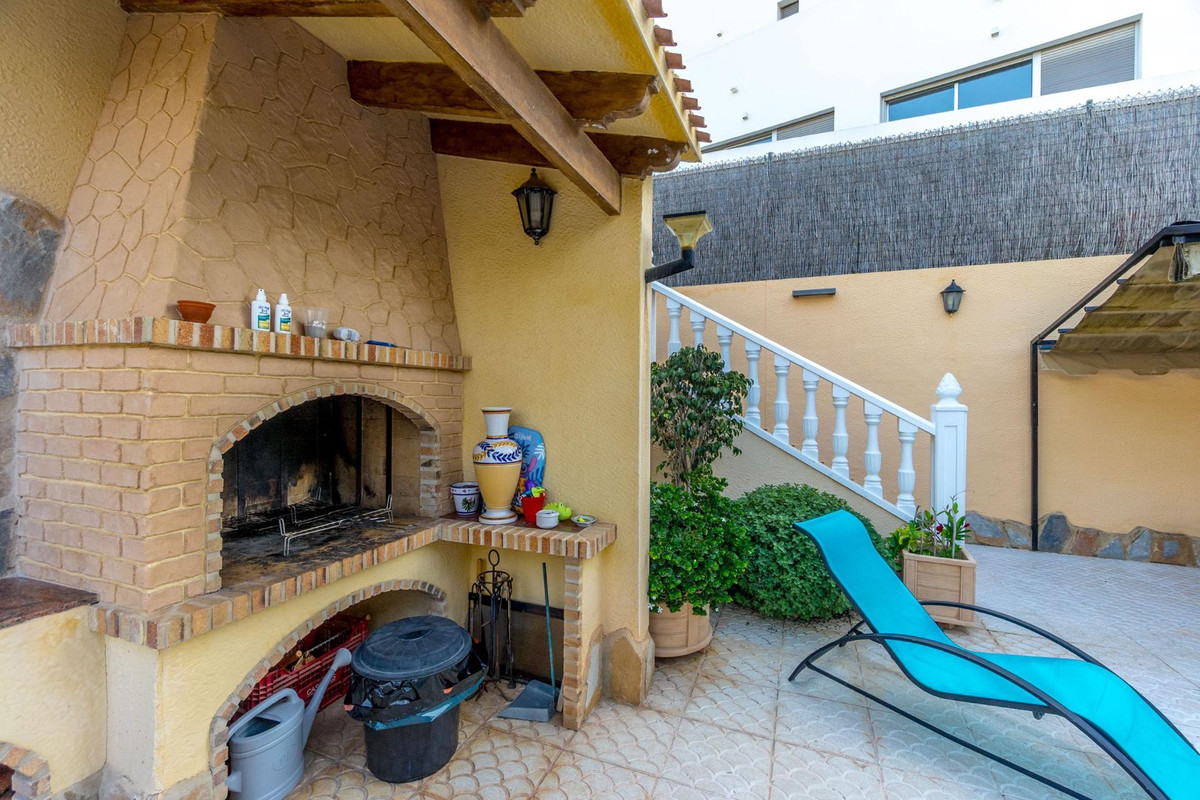 Se vende Villa - Chalet de 4 dormitorios en Costa Blanca, Alicante, España