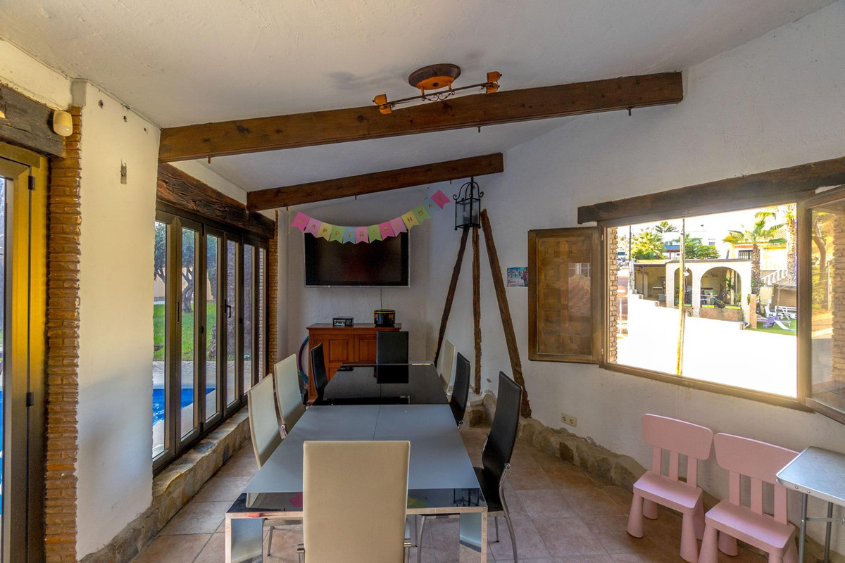 Se vende Villa - Chalet de 4 dormitorios en Costa Blanca, Alicante, España