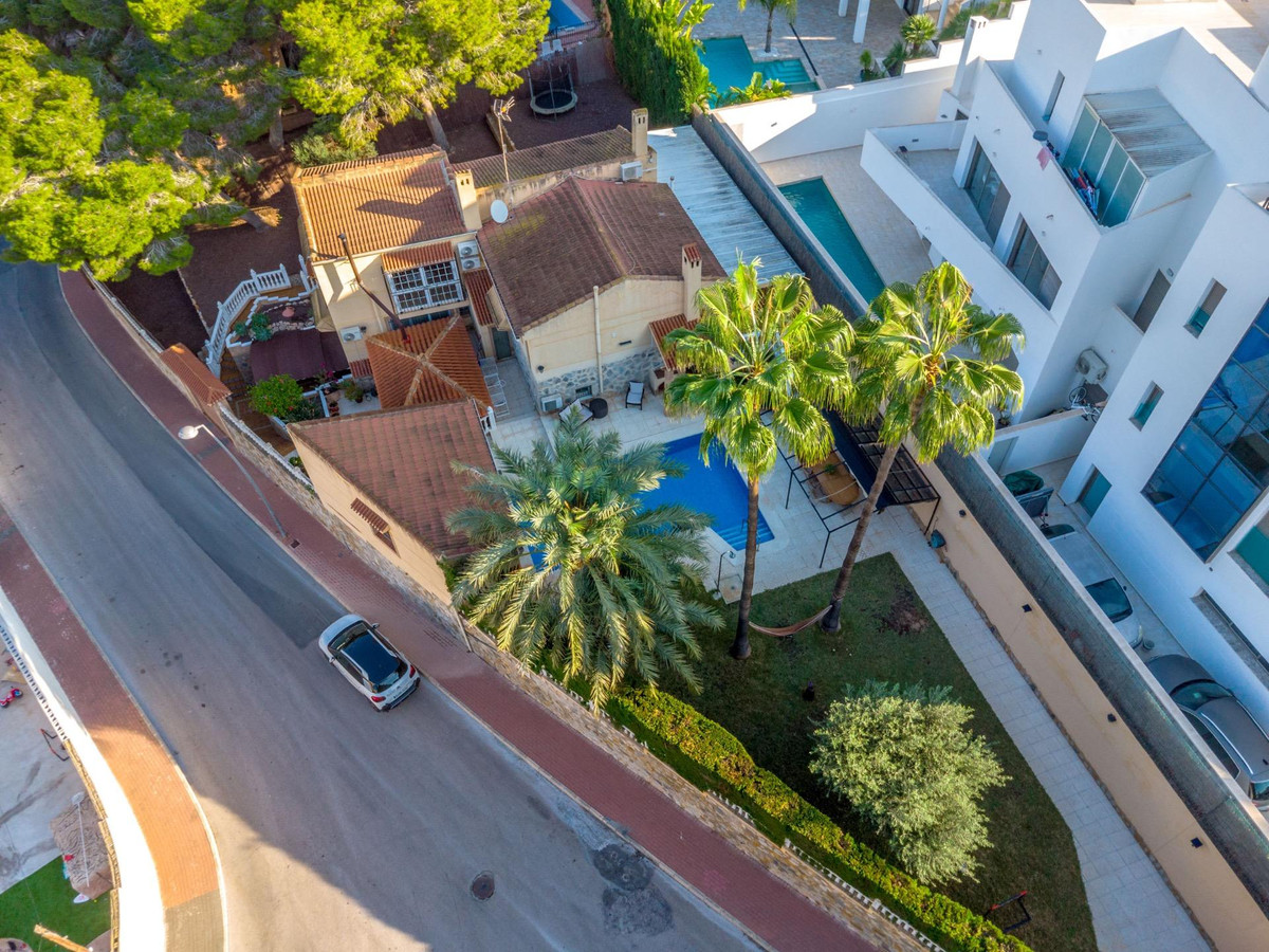 Se vende Villa - Chalet de 4 dormitorios en Costa Blanca, Alicante, España